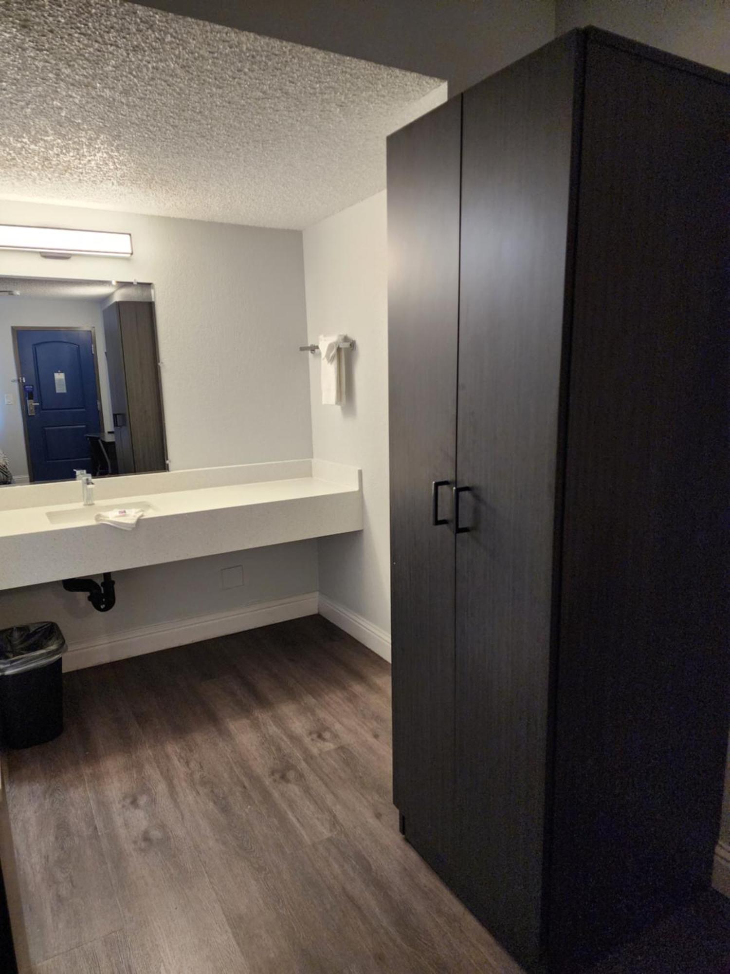 6 Sacramento, Ca Natomas 3*